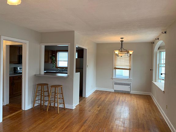 4th image of 345 E Fulton St