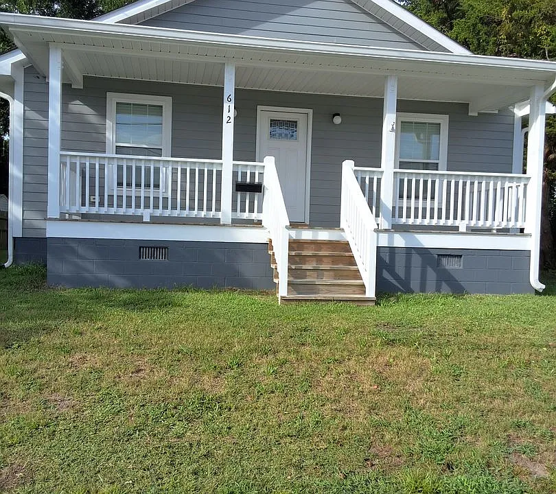 612 Cedar St