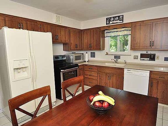 4th image of 28828 Lynhaven Dr