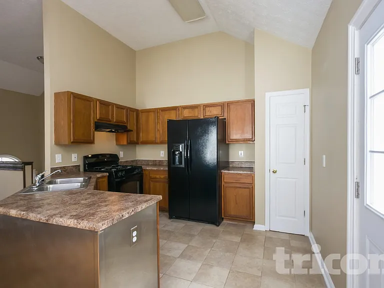 160 Eagle Glen Dr — Photo 5