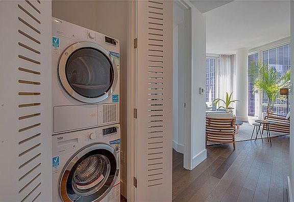 4th image of 222 E 44th St APT 12L