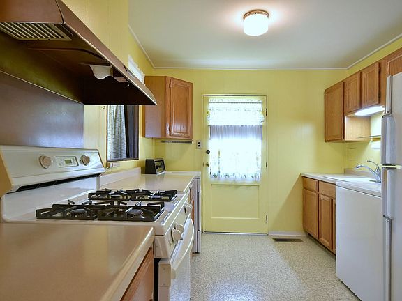 5th image of 132 Birch St