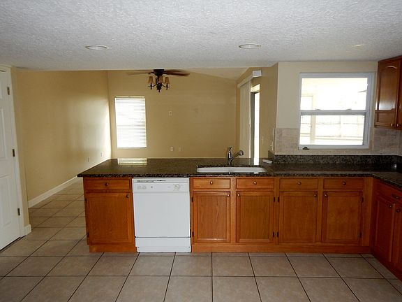 5th image of 16403 Oakmanor Dr