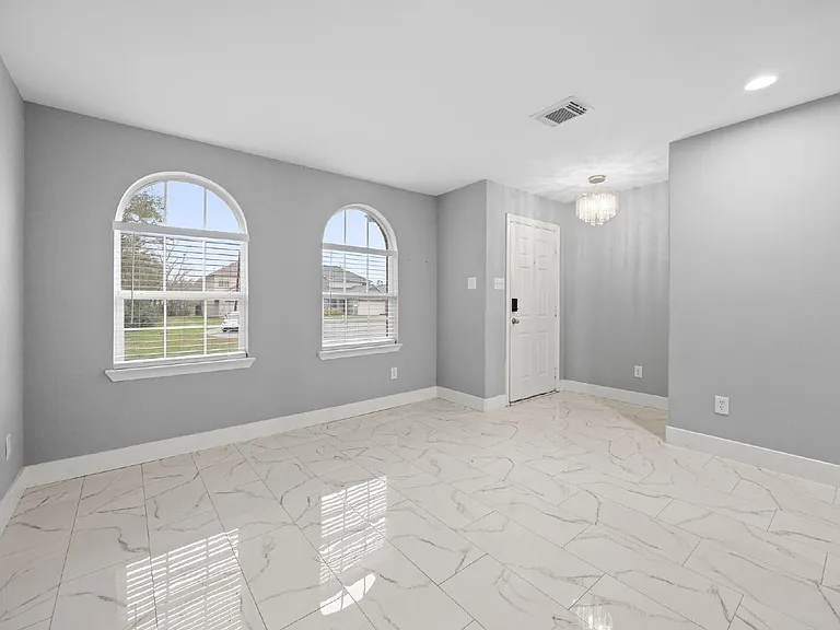 4500 Upland Circle Dr — Photo 3