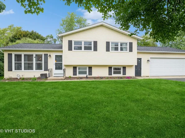 707 Greenbriar Ln, Lindenhurst, IL 60046