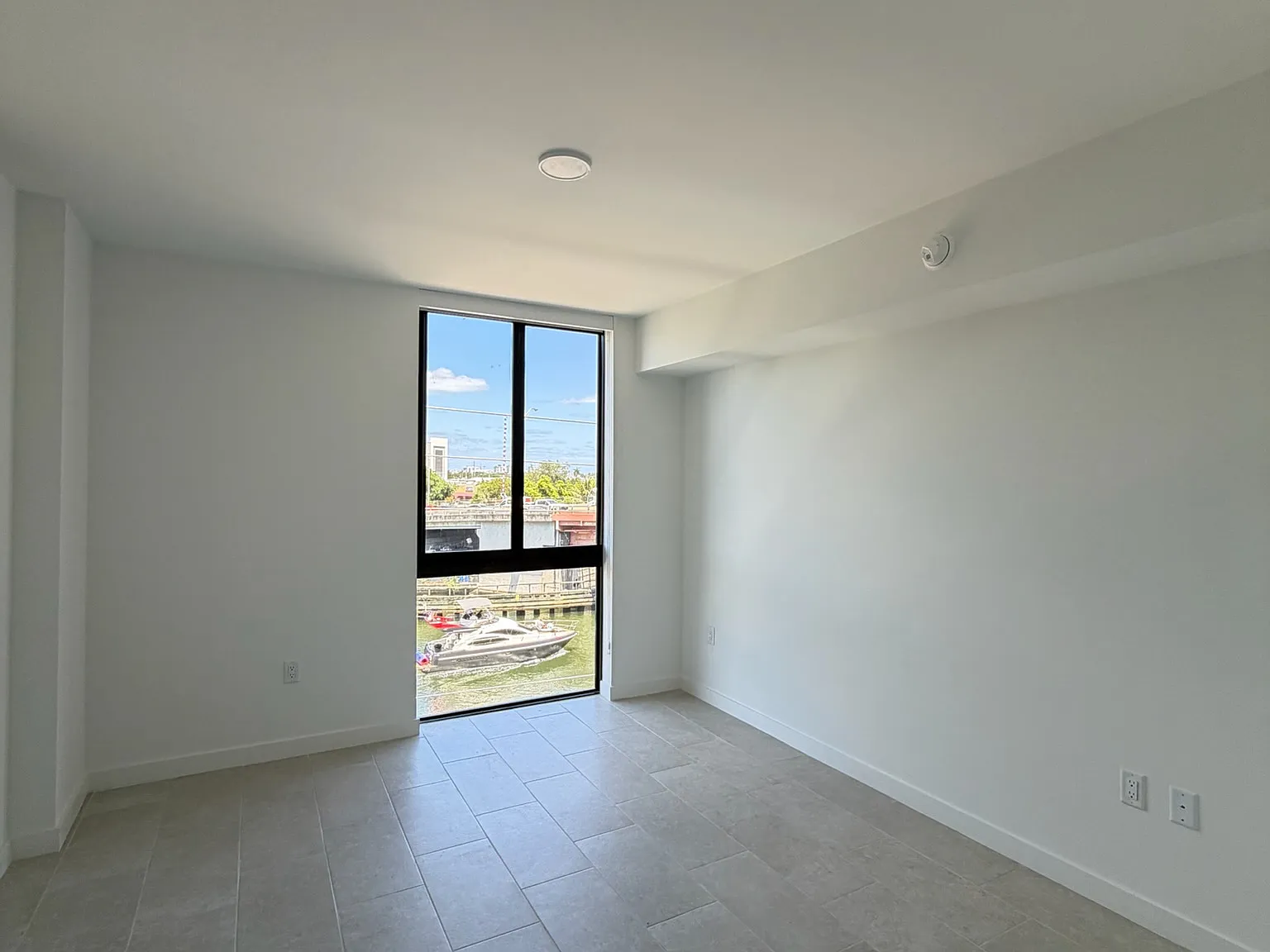 2 bed, 916 sqft, $2,875 — Photo 2