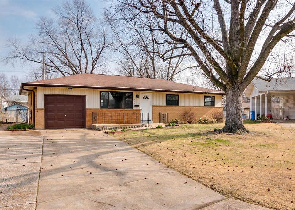 1st image of 1425 Moellering Dr