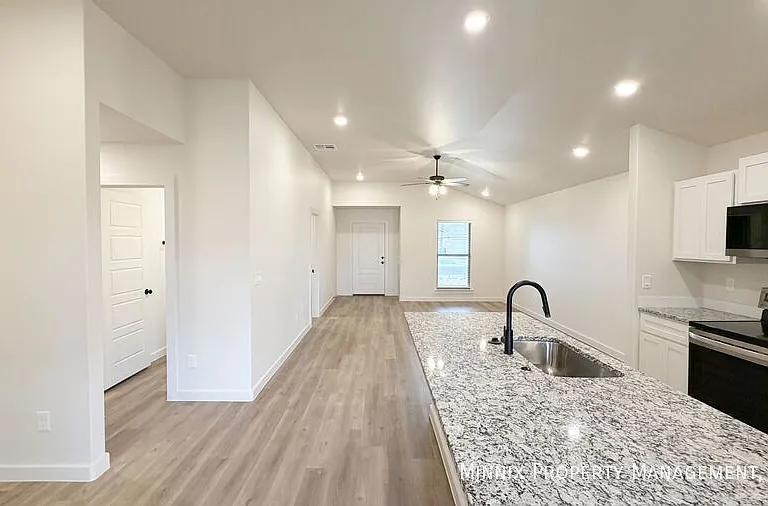 2161 Langford Ave — Photo 7