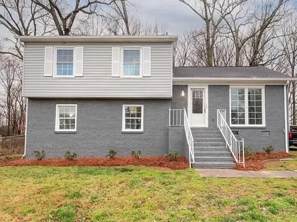 8400 Lamplighter Pl, Charlotte, NC 28217