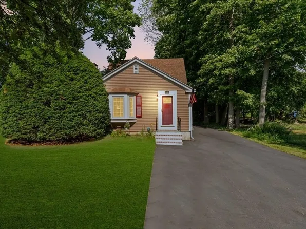 446 Plymouth St, Abington, MA 02351