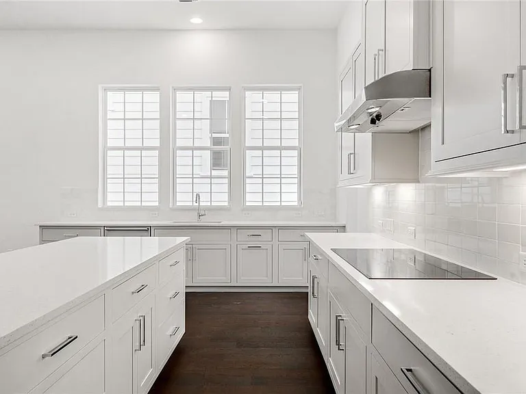 4502 Grassland Dr — Photo 16