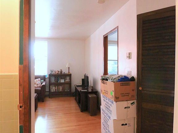 5th image of 1139 Broadway St Unit 2