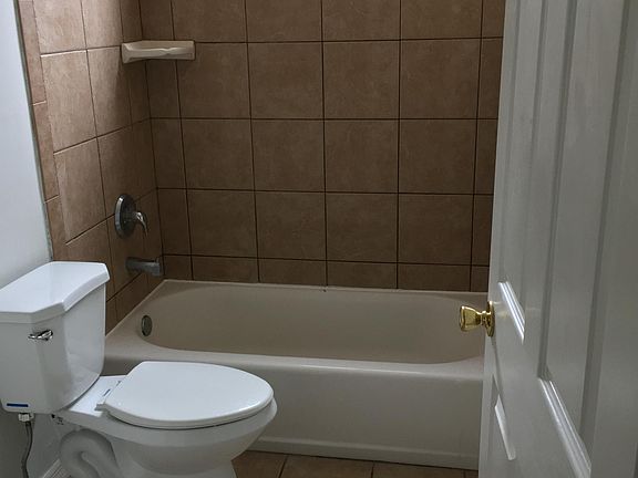 5th image of 134 14th Ave S #A