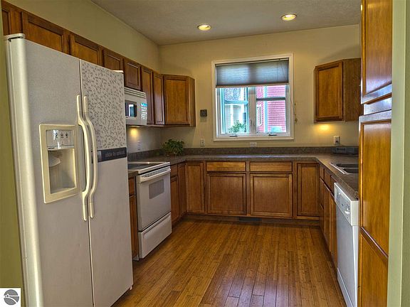 5th image of 805 Traditions Dr