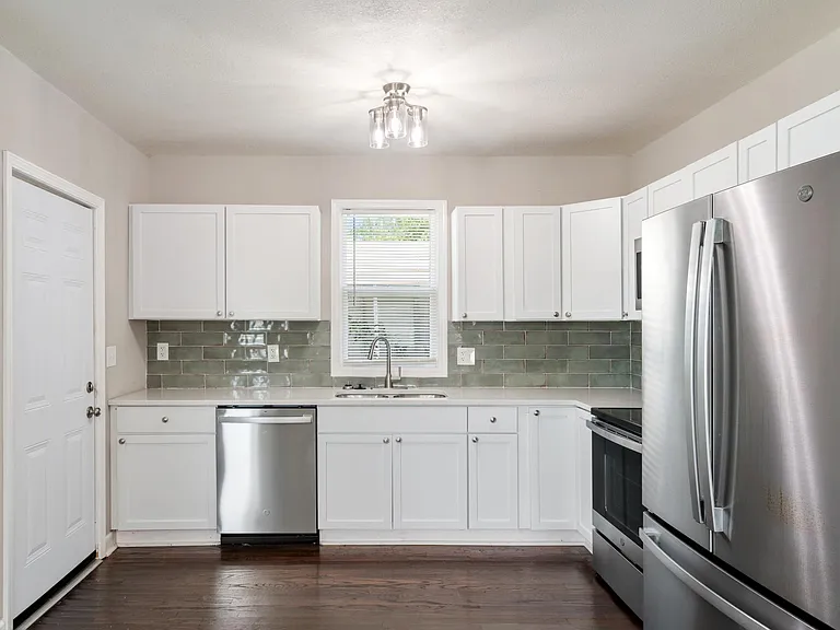 3032 Wayne Ave — Photo 8