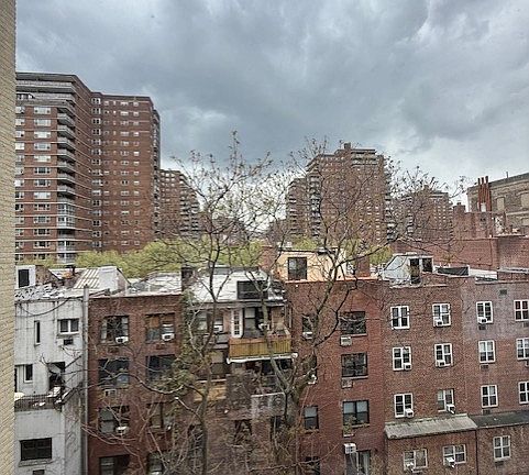 3rd image of 320 W 30th St APT 7C