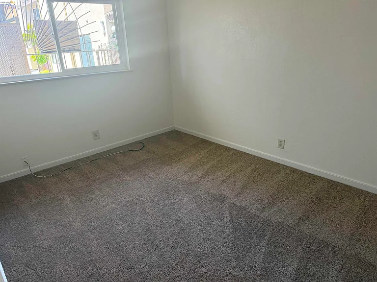 14761 S San Pablo Ave #6 — Photo 5