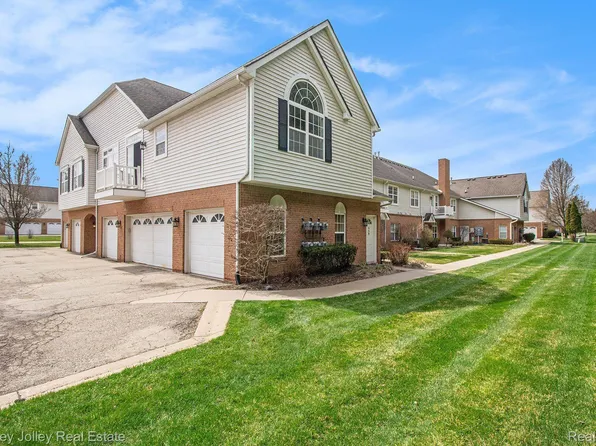 670 Olde English Cir, Howell, MI 48855
