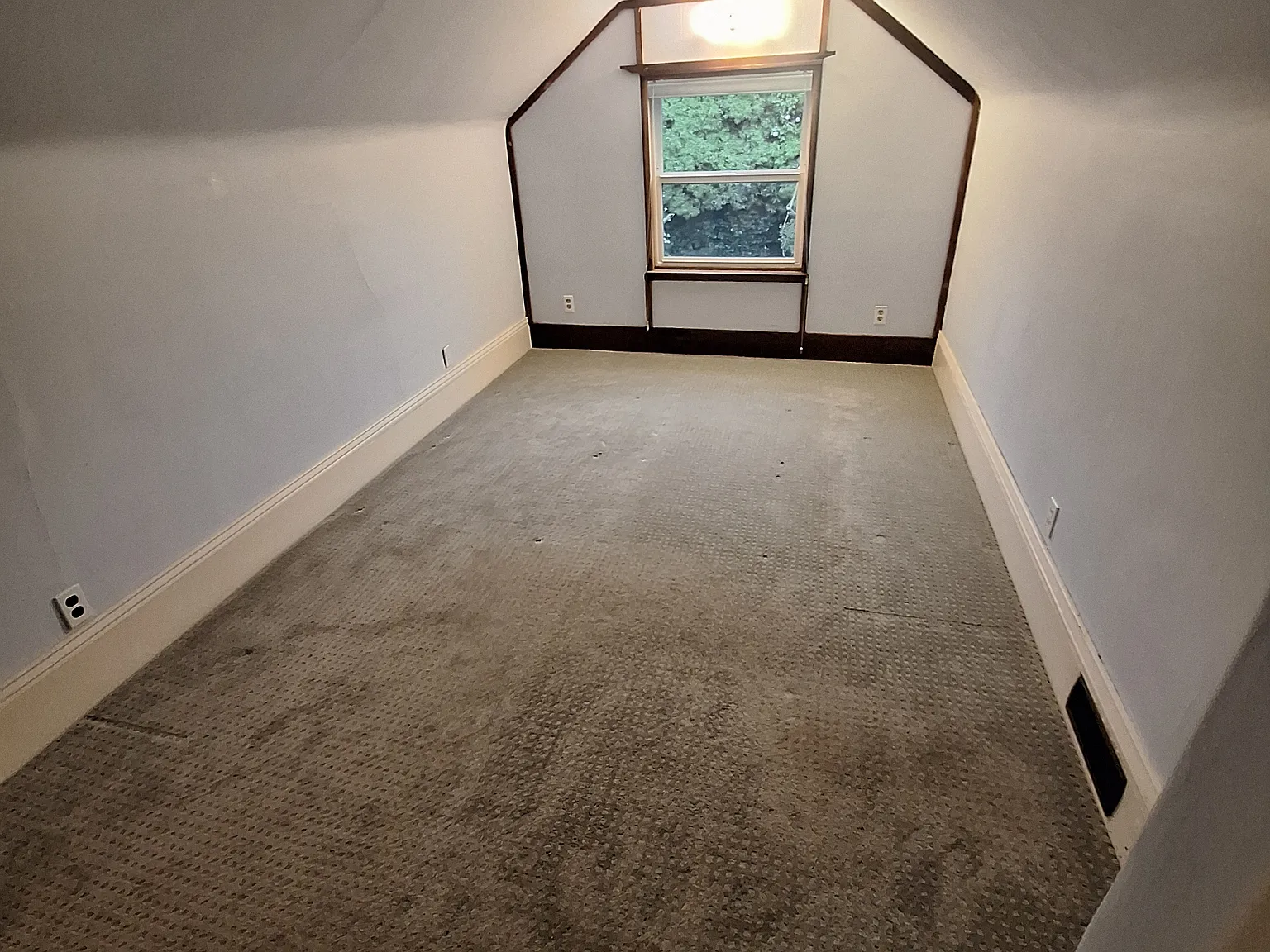 4 bed, 1990 sqft, $1,150 — Photo 2