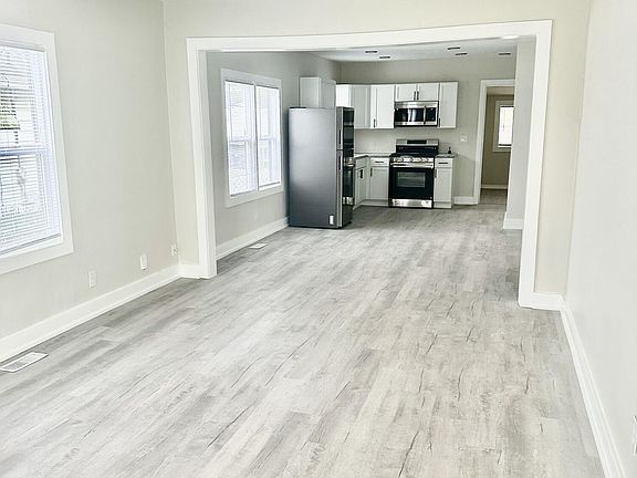 4th image of 623 N Carroll Ave