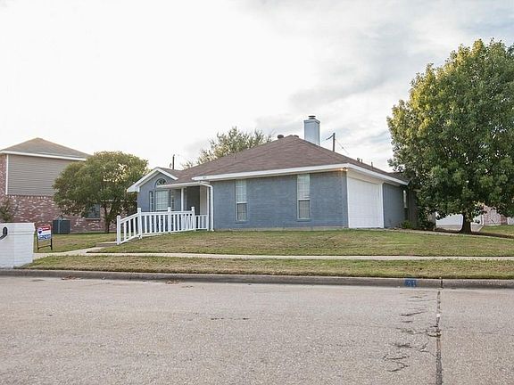 2nd image of 801 Hillbrooke Dr