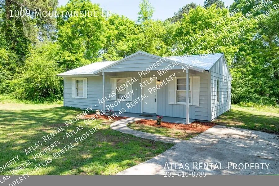 Hidden Gem! Beautifully Renovated 3-Bedroom Home on a Private Lot — Photo 1