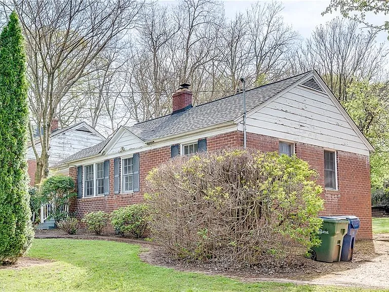 388 Ashley Ave NE — Photo 4
