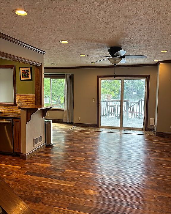 1st image of 836 Bay Harbor Dr
