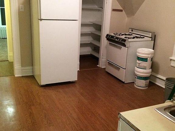 4th image of 419 N Pearl St #B