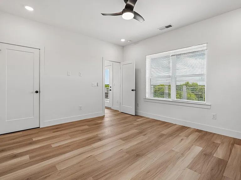 1241 N Avondale Cir — Photo 20