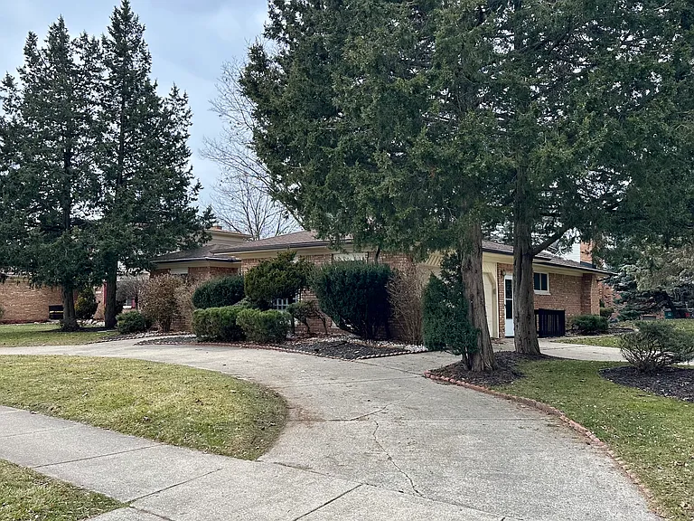 3589 Wakefield Dr — Photo 2