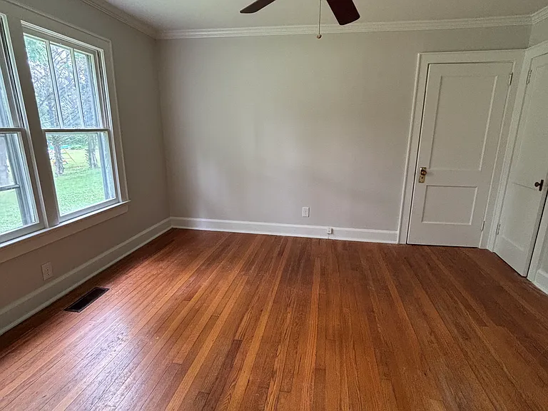 107 Longwood St — Photo 10