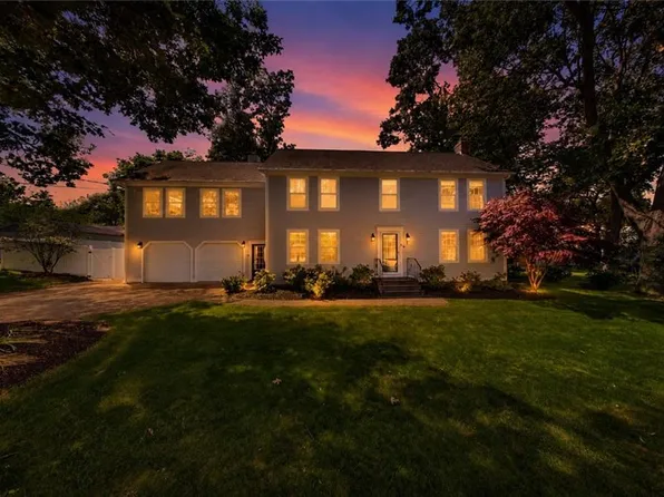 78 Riverside Dr, South Kingstown, RI 02879