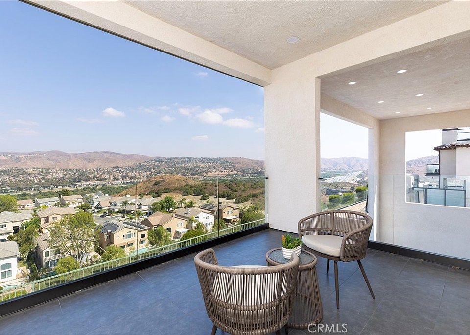 1st image of 910 S Canyon Heights Dr