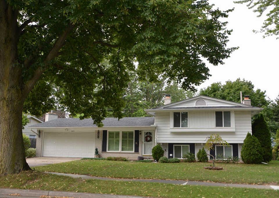 1st image of 2872 Page Ave