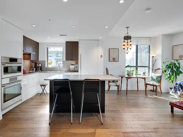 1688 Pullman Porter St #404, Vancouver, BC V6A 0H4