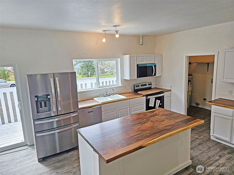 3rd image of 113 Leroy Road