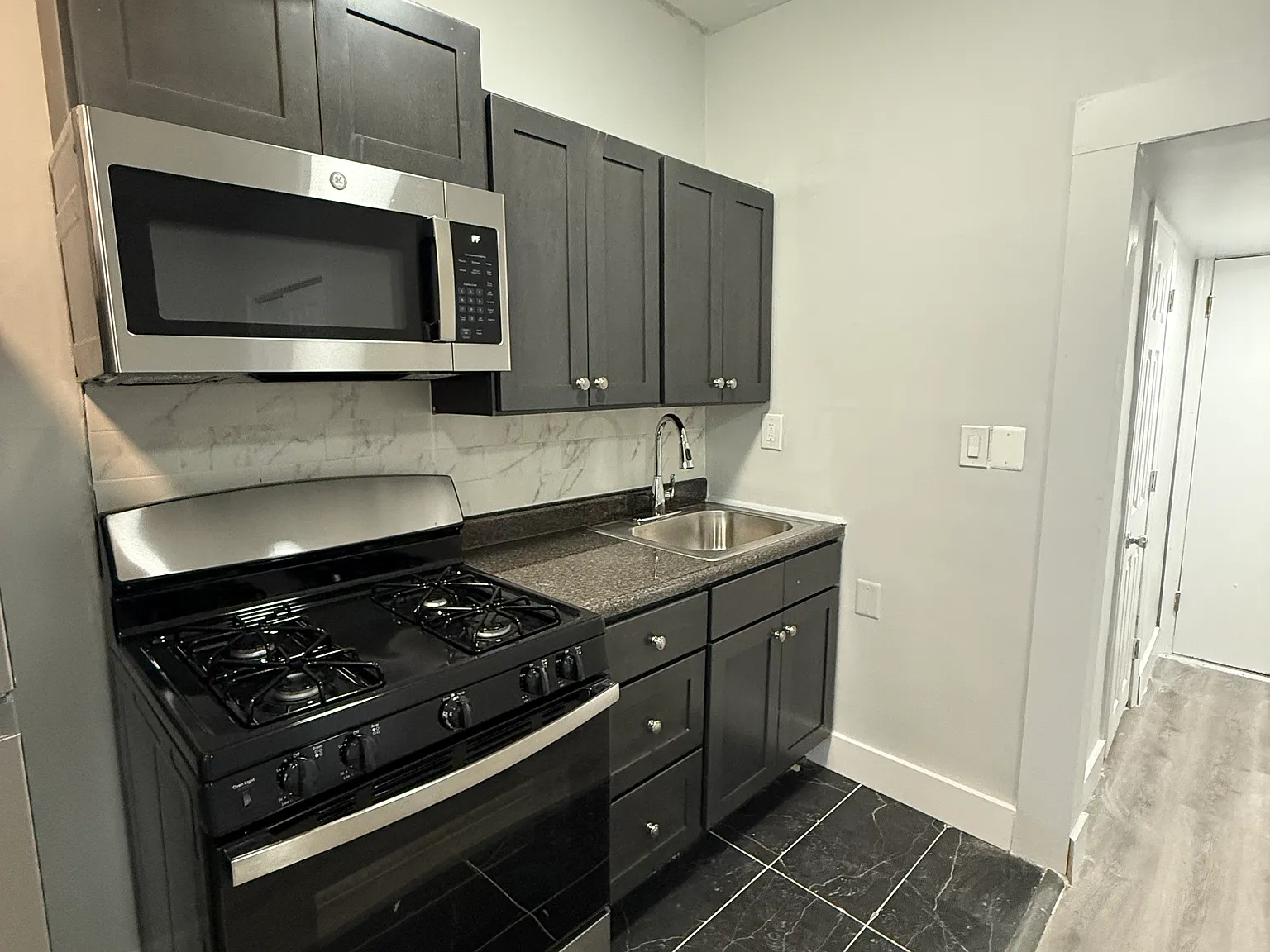 Studio, 300 sqft, $1,500 — Photo 3