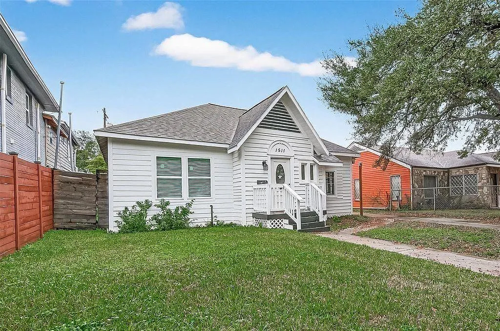 1 bed, 1.0 bath, 585 sqft, $975 — Photo 2