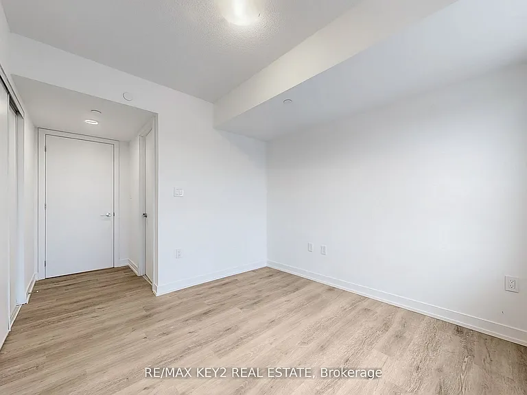 556 Marlee Ave #425 — Photo 15