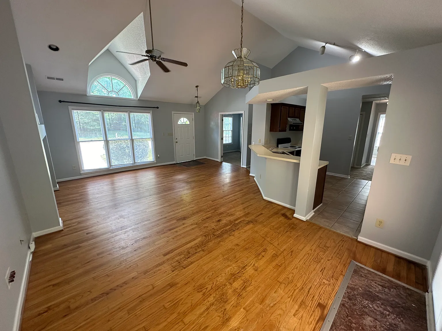 3 bed, 1536 sqft, $1,995 — Photo 3