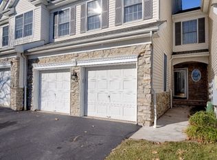 29 La Costa Dr, Annandale, NJ 08801