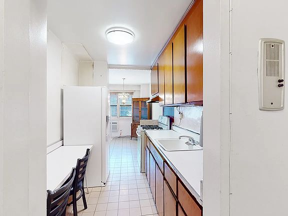 5th image of 2915 W 5th St APT 4G