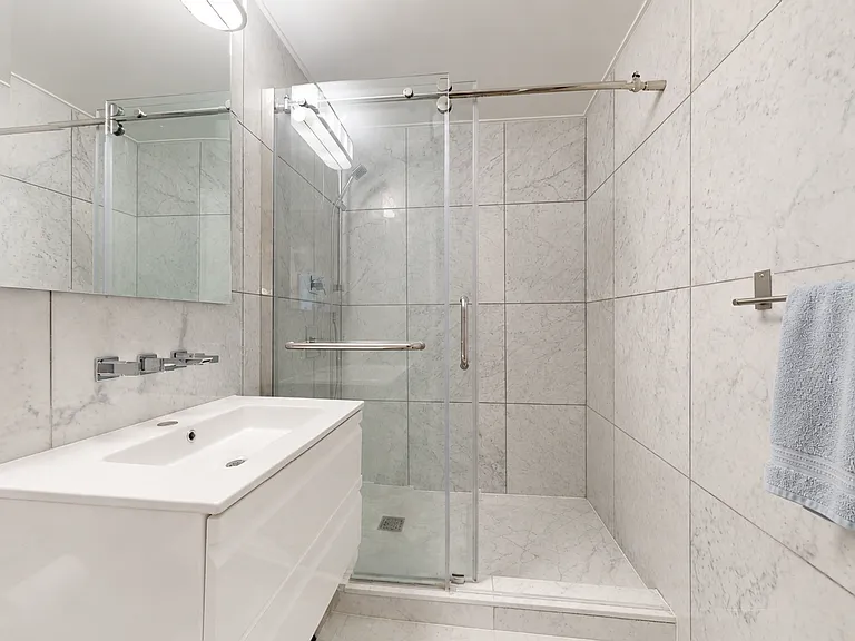 237 E 34th St #1103 — Photo 15