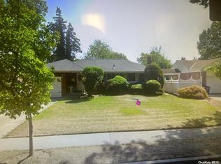 820 School Dr, Baldwin, NY 11510