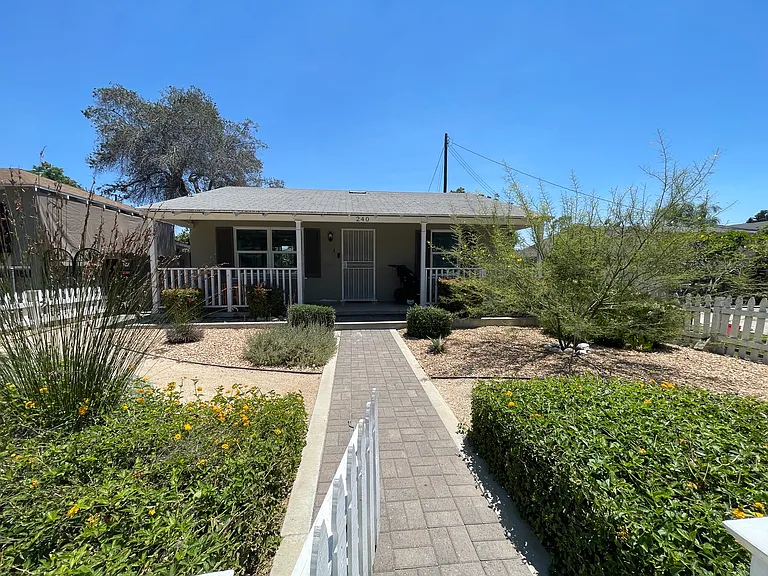 240 W Lemon Ave #B — Photo 1