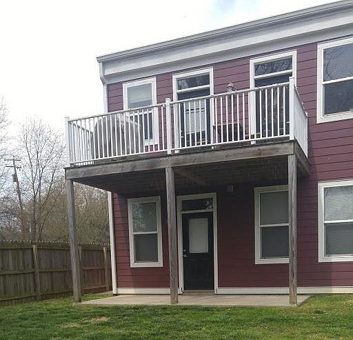 2nd image of 1004 Perry St