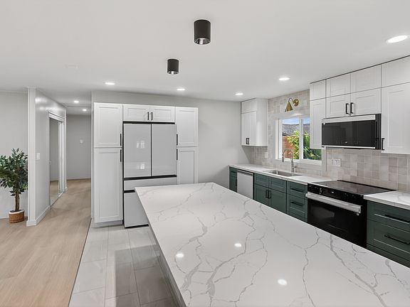 3rd image of 2767 Aheahe St