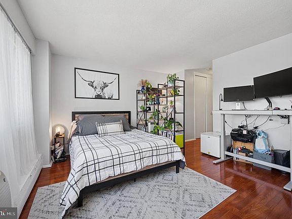 3rd image of 2101 Chestnut St APT 1107