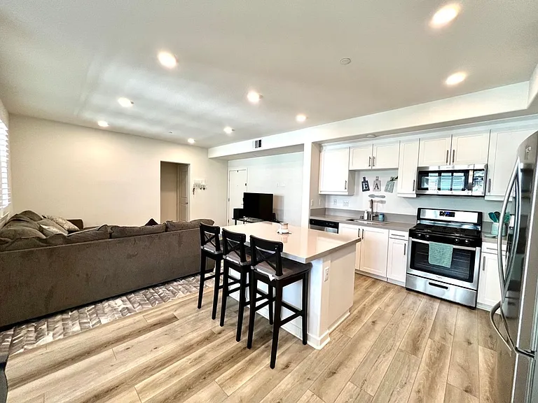 9369 Solaire Pl — Photo 3